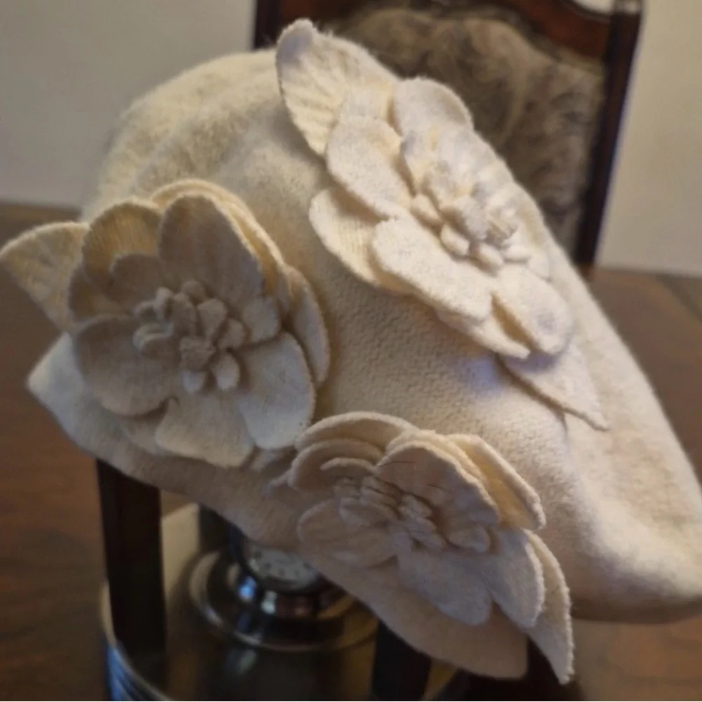 Betmar New York Women's White Floral Beret One Size Wool